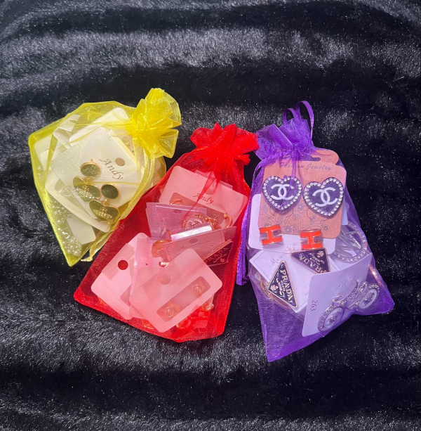 MYSTERY EARRING BUNDLE